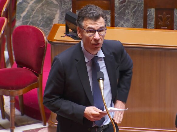 Philippe Baptiste à l’Assemblée lors de la discussion sur l’amendement, finalement non retenu, rétablissant le Hcéres - © D.R.