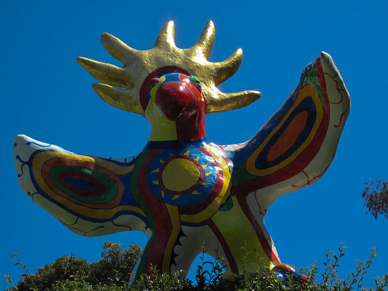 La statut de Niki de Saint Phalle sur le campus de l'’Université de Californie à San Diego est l’emblème non officiel de l’établissement. - © Ross Doering
