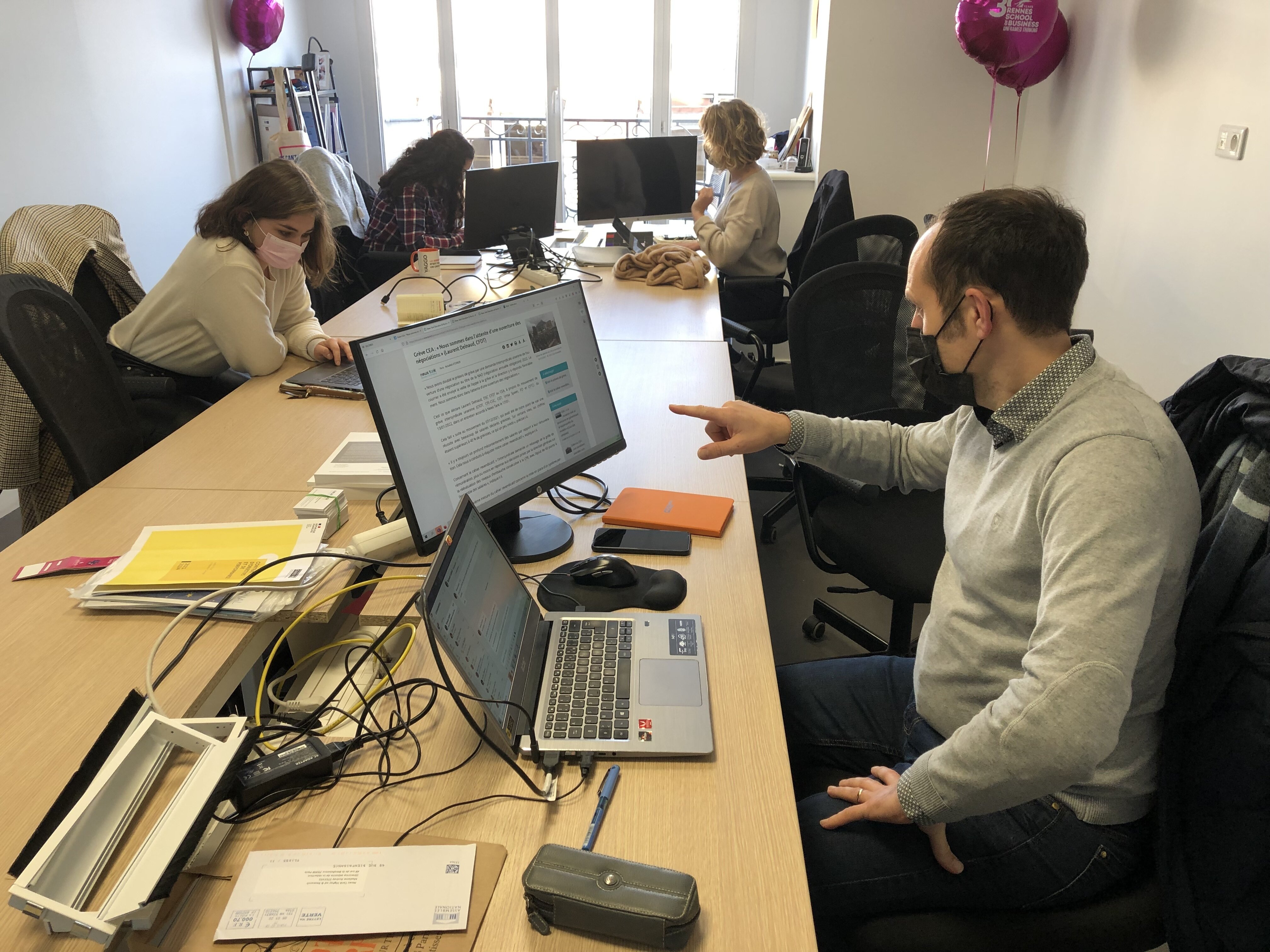 « Le métier de journaliste semble passionnant et stimulant, mais présente sans doute des contraintes de temps et de résultats importantes. » - © NT/CM