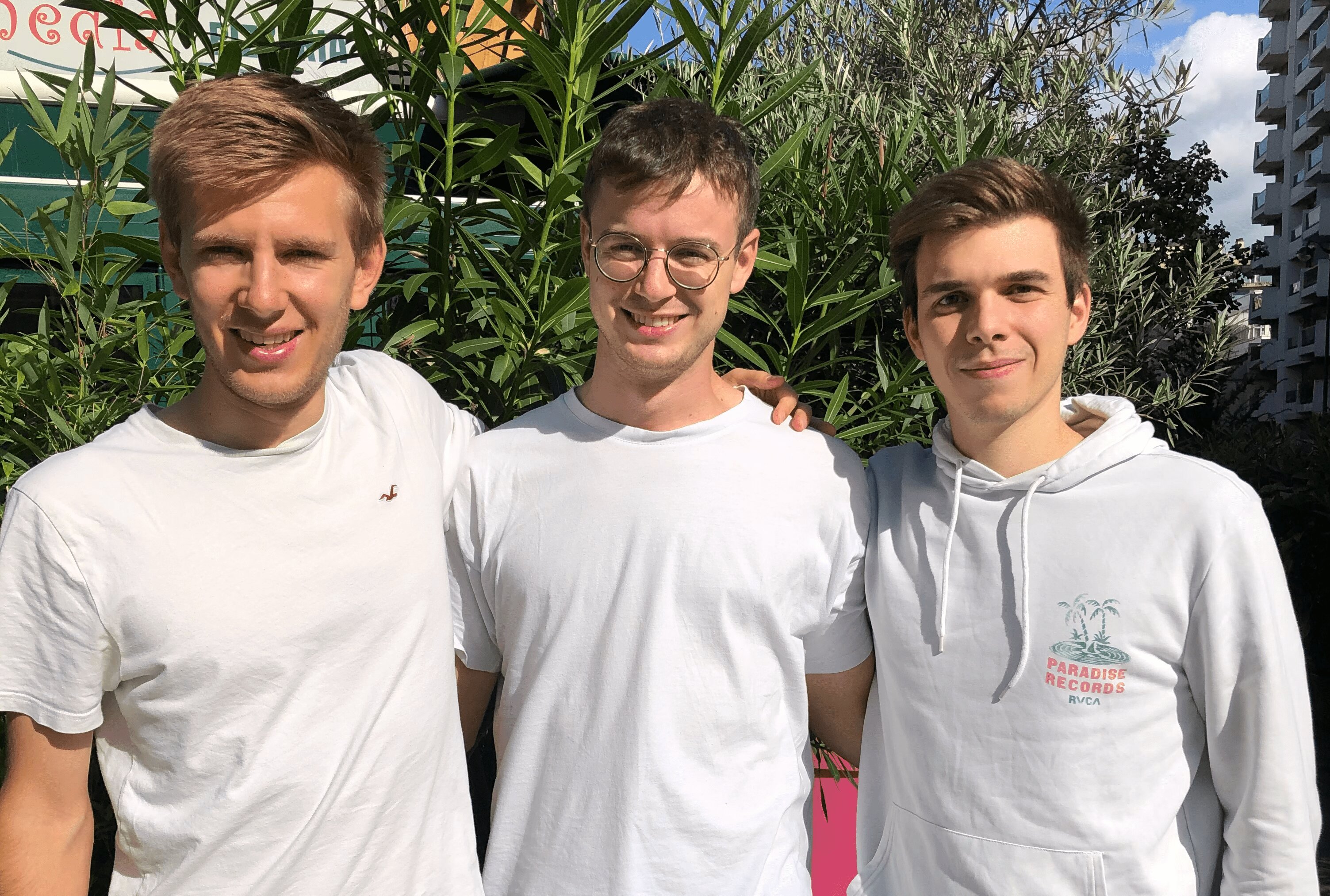 Gautier Chamoulaud (à gauche), Raphaël Madillo (au centre) et Guillaume Vignolle (à droite) ont cofondé l’application Flips. - © D.R.