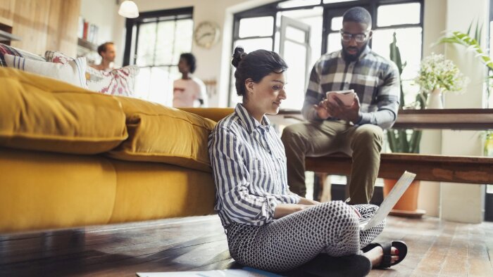 Les nouveaux enjeux de l’organisation hybride : état des lieux avec UKG - © Getty Images/Caiaimage