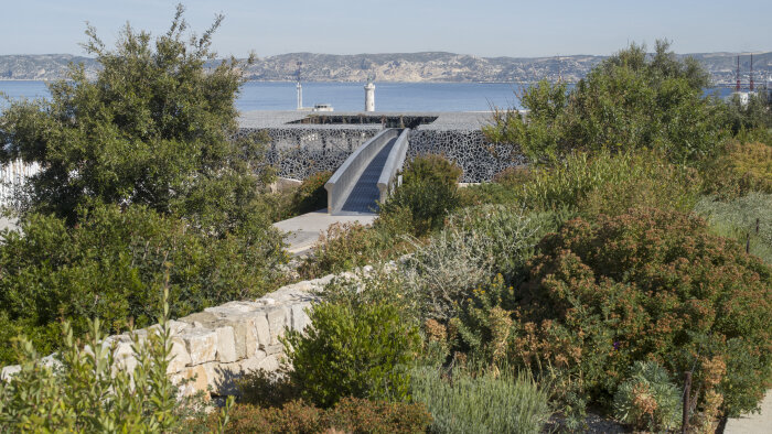Depuis le second confinement, la terrasse du Fort Saint-Jean est restée ouverte au public. - © Cyrille Weiner