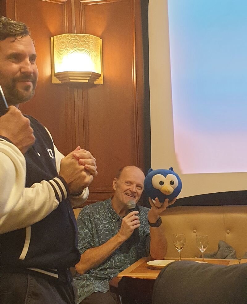 Mascotte SpeakESL présentée par Luc Julia - © D.R.