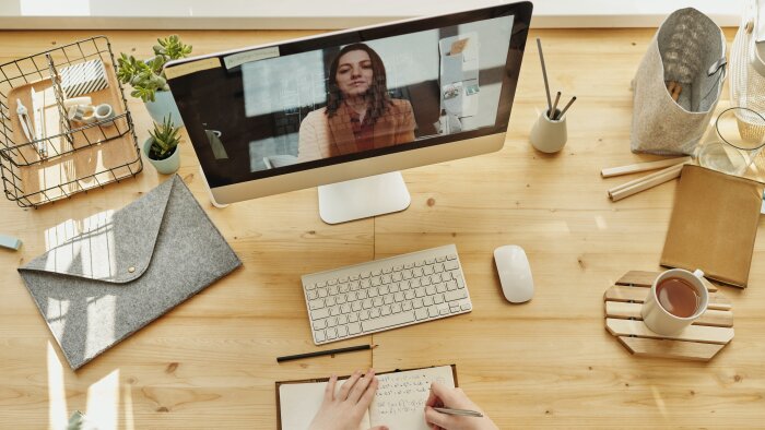 Colloques en ligne et webinaires : ils ont sauté le pas et vous livrent leurs conseils