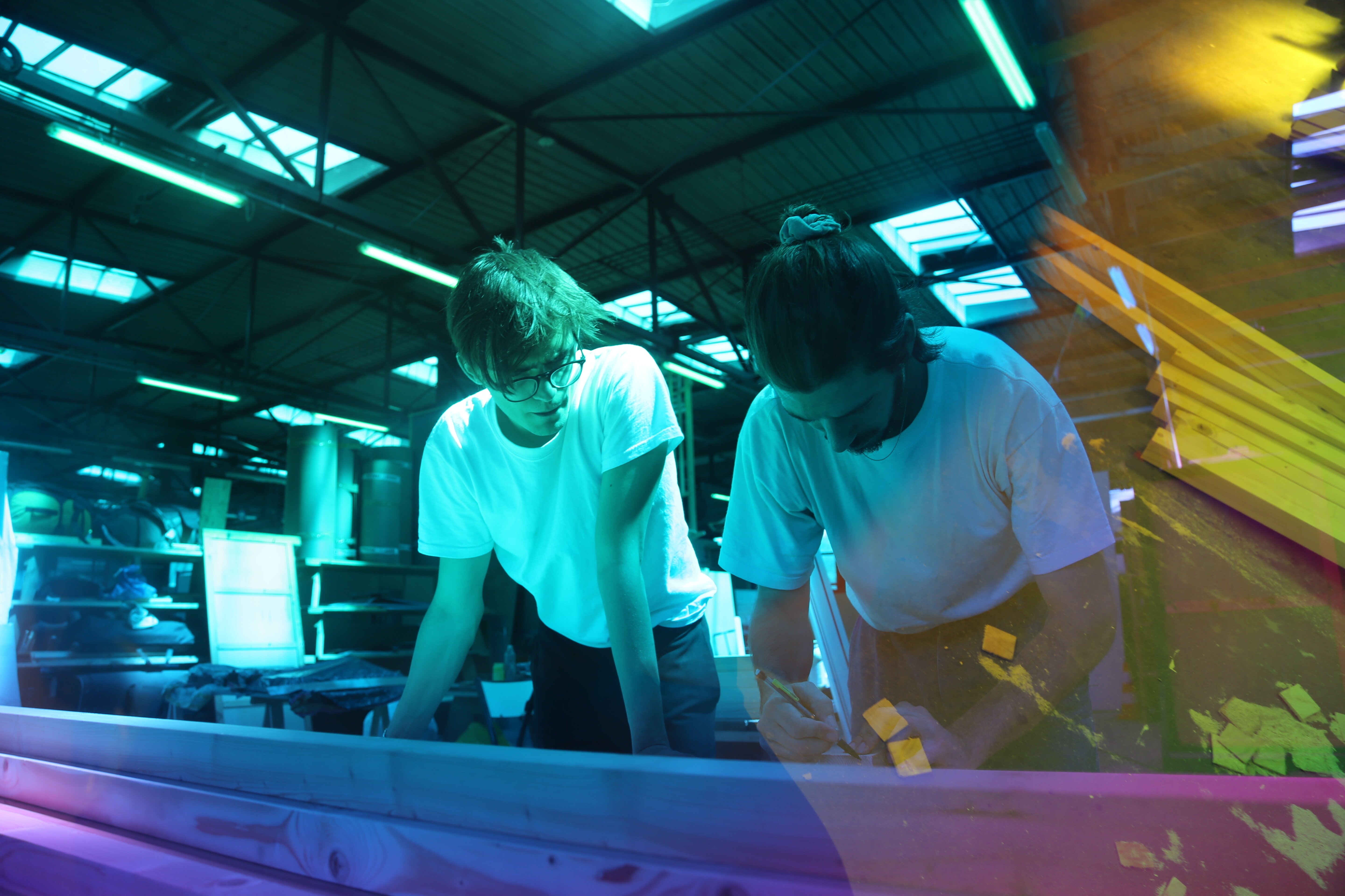 Résidence pour la scénographie de « Bain de Minuit » de Romain Muller par Polo Morvan et Jules Bouit. - © Paolo Morvan