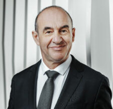 Vincent Piriou préside la commission médicale d’établissement des Hospices civils de Lyon. - © Iannis Giakoumopoulos/REA