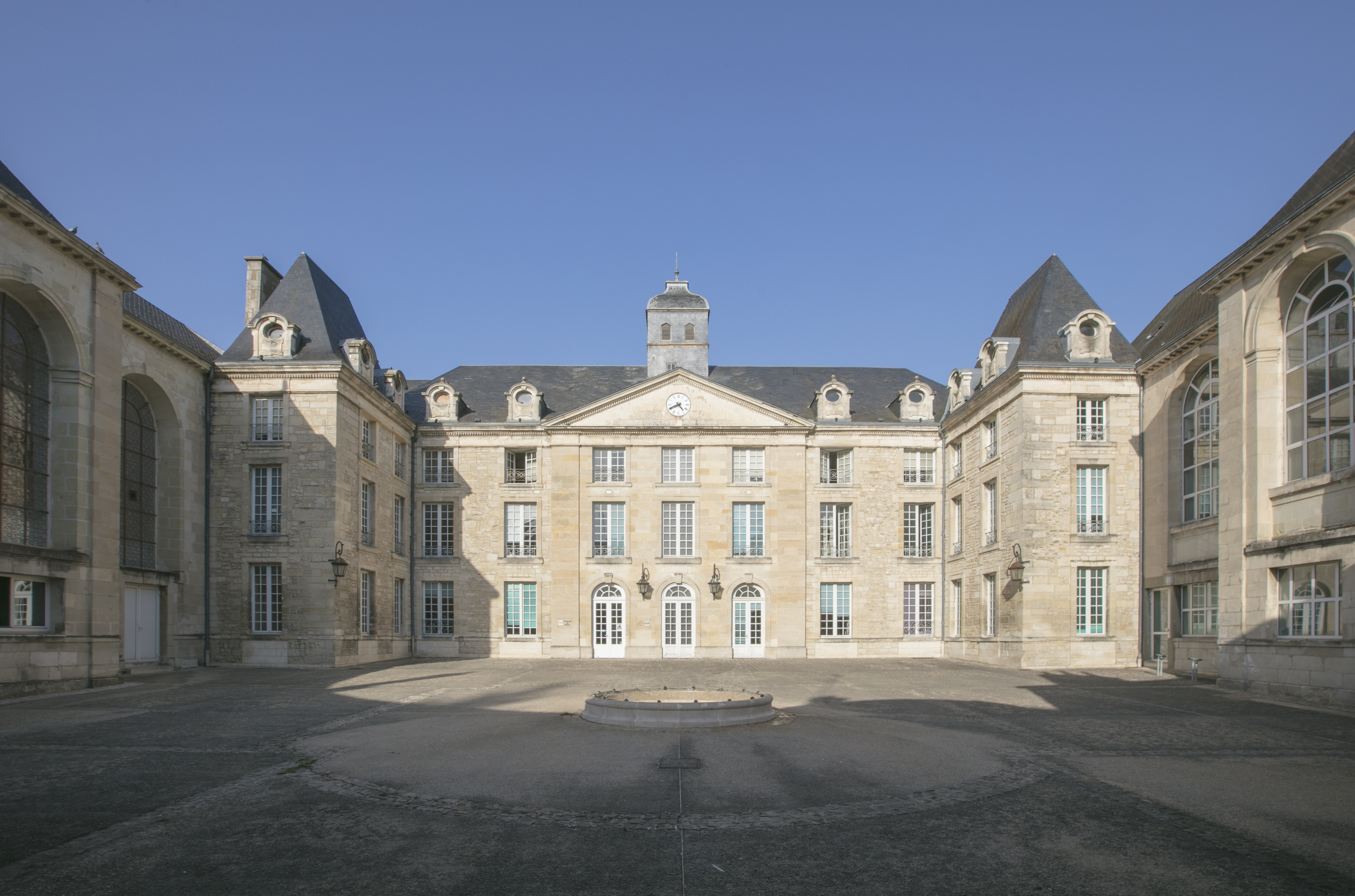 La dizaine de thèses soutenues à l’Université de Poitiers depuis le reconfinement se sont déroulées sous format hybride. - © Université de Poitiers