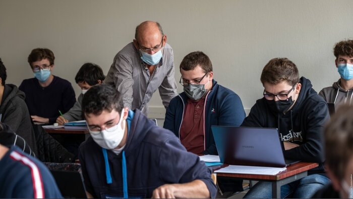 Les départs définitifs d’E-C titulaires devraient croître de 119 % en sciences jusqu’en 2028. - © CPU - Université Bretagne Sud