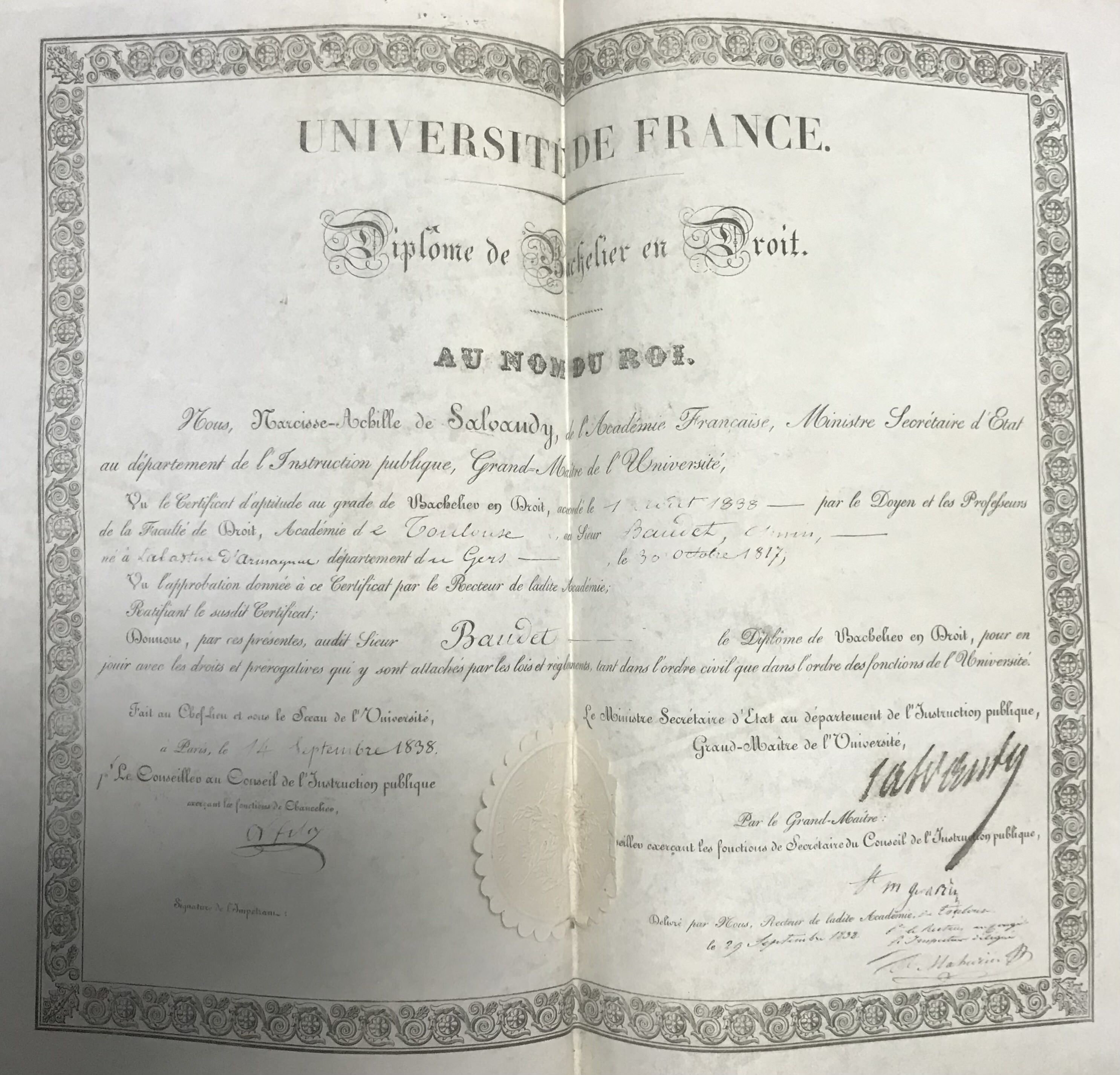 Un diplôme de bachelier de 1838 est délivré « au nom du roi ». - © Léa Gerakos