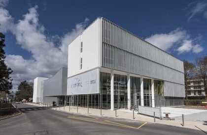 Les personnels de l’Université Paris-Saclay ont accueilli les étudiants dans des guichets sur les campus. - © D.R.