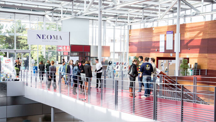 Une expérience « aussi performante qu’en présentiel » : l’ambition de Neoma pour sa rentrée hybride