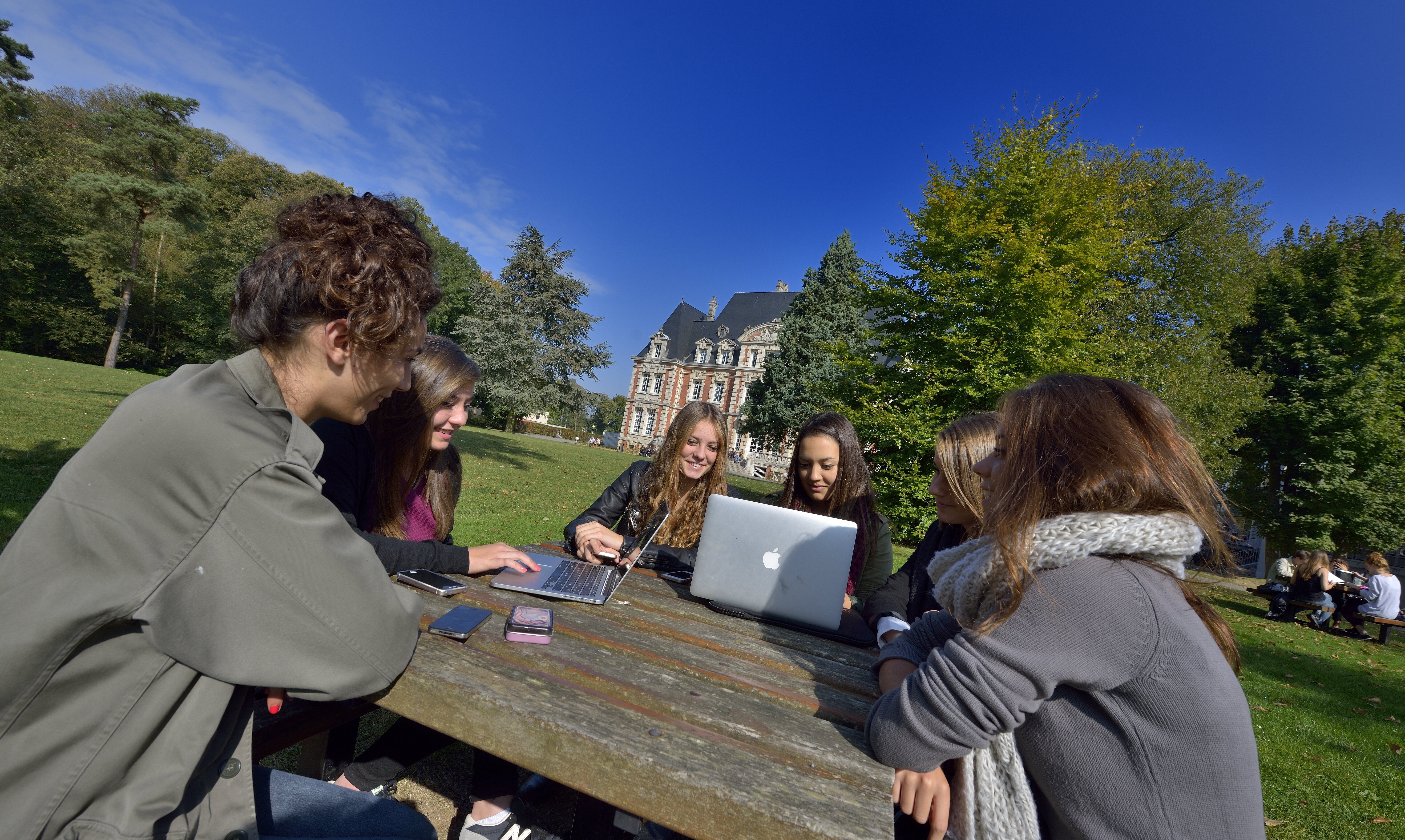 Etudiants de NEOMA - © D.R.