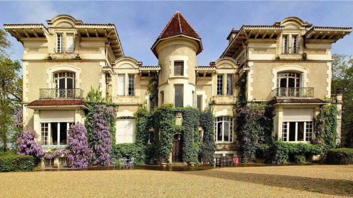 Le Groupe Mercure détient 50 % de l’offre de châteaux à la vente en France. - © D.R.