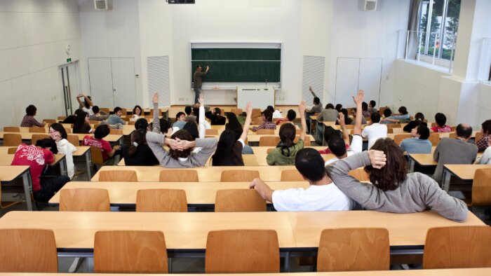 Les enseignants-chercheurs ont jusqu’au 4 avril pour enregistrer leur candidature sur Galaxie. - © Canva