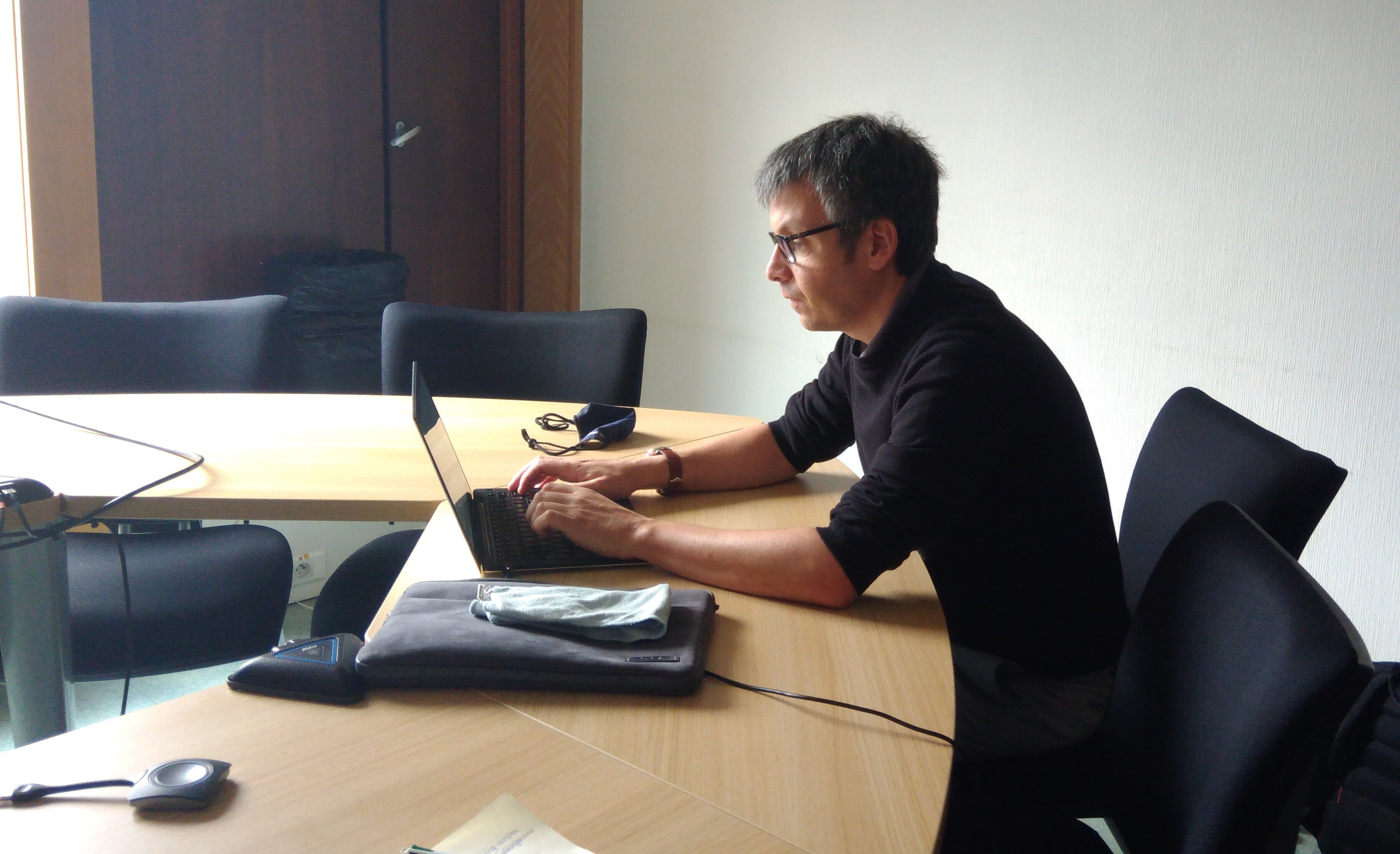 Alexandre Fournier enchaine les rendez-vous visio avec ses différents interlocuteurs. - © IC - Campus Matin
