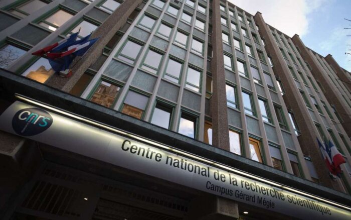 Covid-19 : comment s’organise le CNRS ?