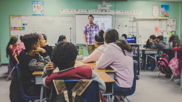 Tendre vers l’école inclusive nécessite de former les enseignants à cette notion. - © Photo by NeONBRAND on Unsplash