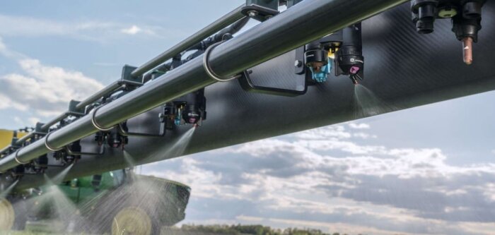 La collaboration entre John Deere et BASF associe une technologie de pulvérisation avancée de l’équi - © D.R.