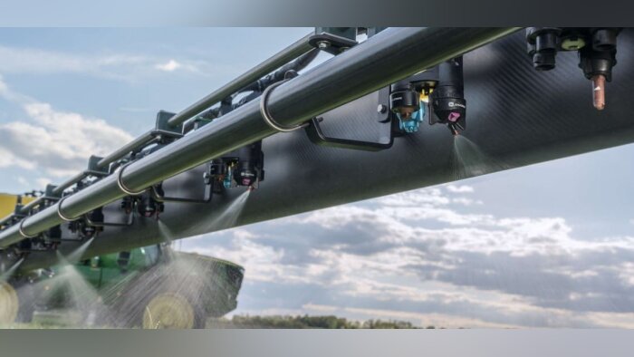 La collaboration entre John Deere et BASF associe une technologie de pulvérisation avancée de l’équi - © D.R.