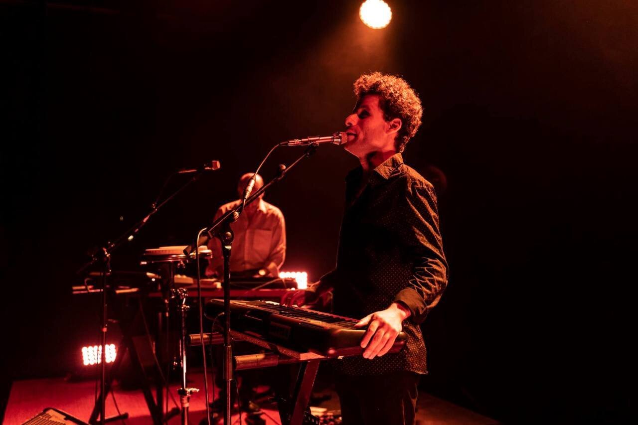 Mohamed Lamouri au Théâtre Berthelot à Montreuil, programmé par les Instants Chavirés. - © D.R.
