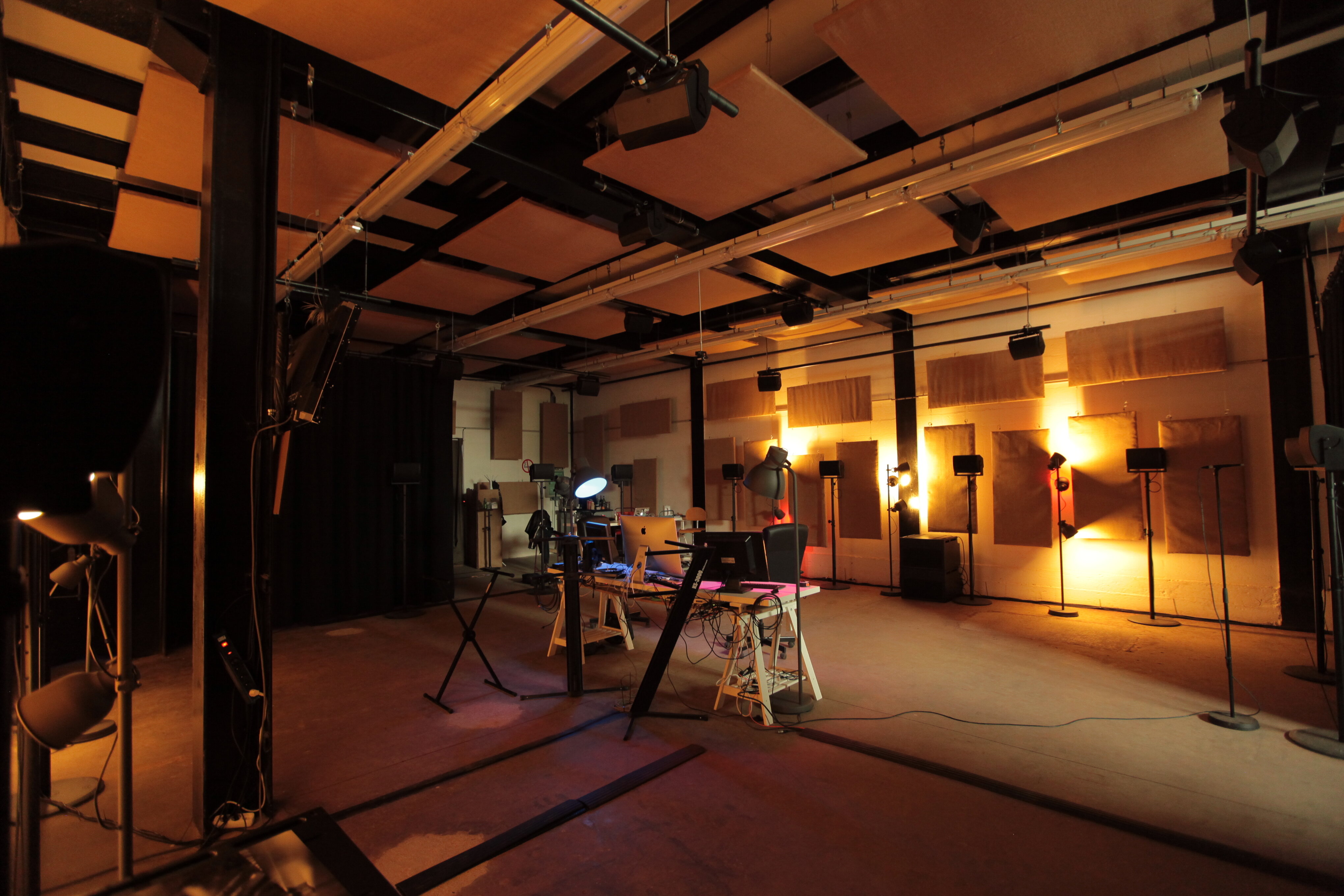 L’installation binaurale au studio des Sons Animés.  - © D.R.