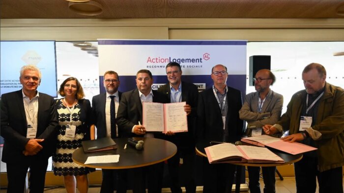 Les signataires de la Rencontre des entrepreneurs de France (La REF 2022) le 30 août 2022 - © D.R.