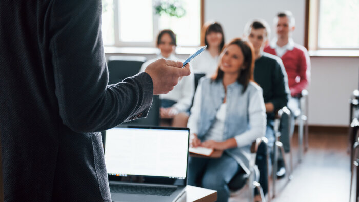 Comment devenir intervenant en école et à quelle expérience s’attendre ? - © Freepik