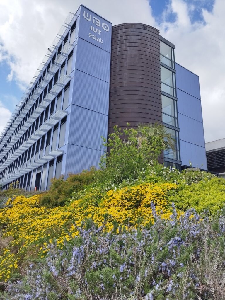Le bâtiment rénové de L’IUT de Quimper sera inauguré le 3 octobre. - © UBO