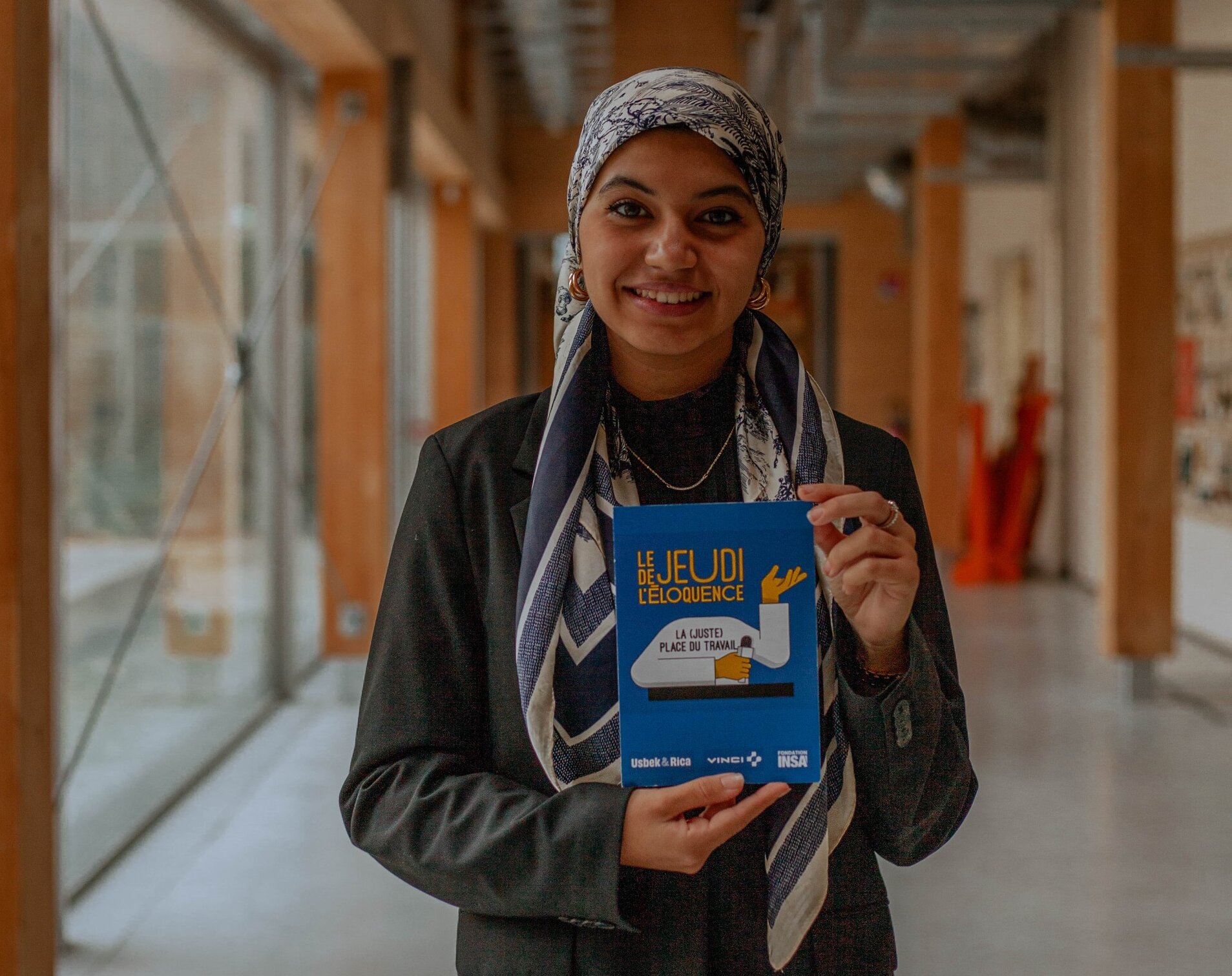 Samia Rebii est la gagnante du concours « Le Jeudi de l’éloquence » 2024 organisé par le Groupe Insa. - © Manon Van Roekeghem - Groupe Insa