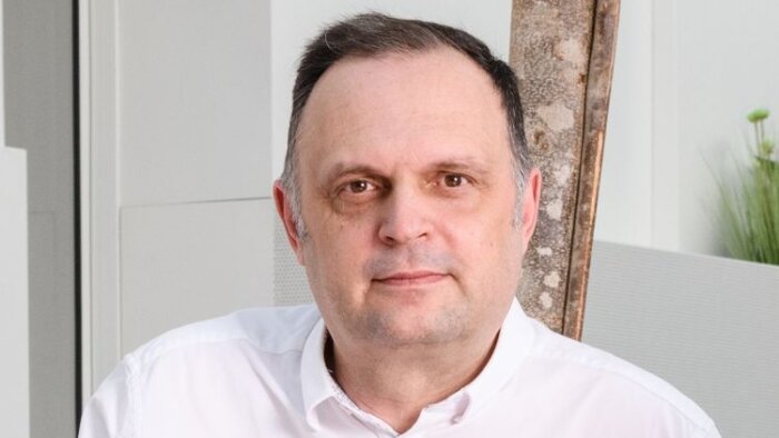 Nicolas Loosdregt, Responsable Formation Groupe Iliad, présente la configuration de F233 - © D.R.