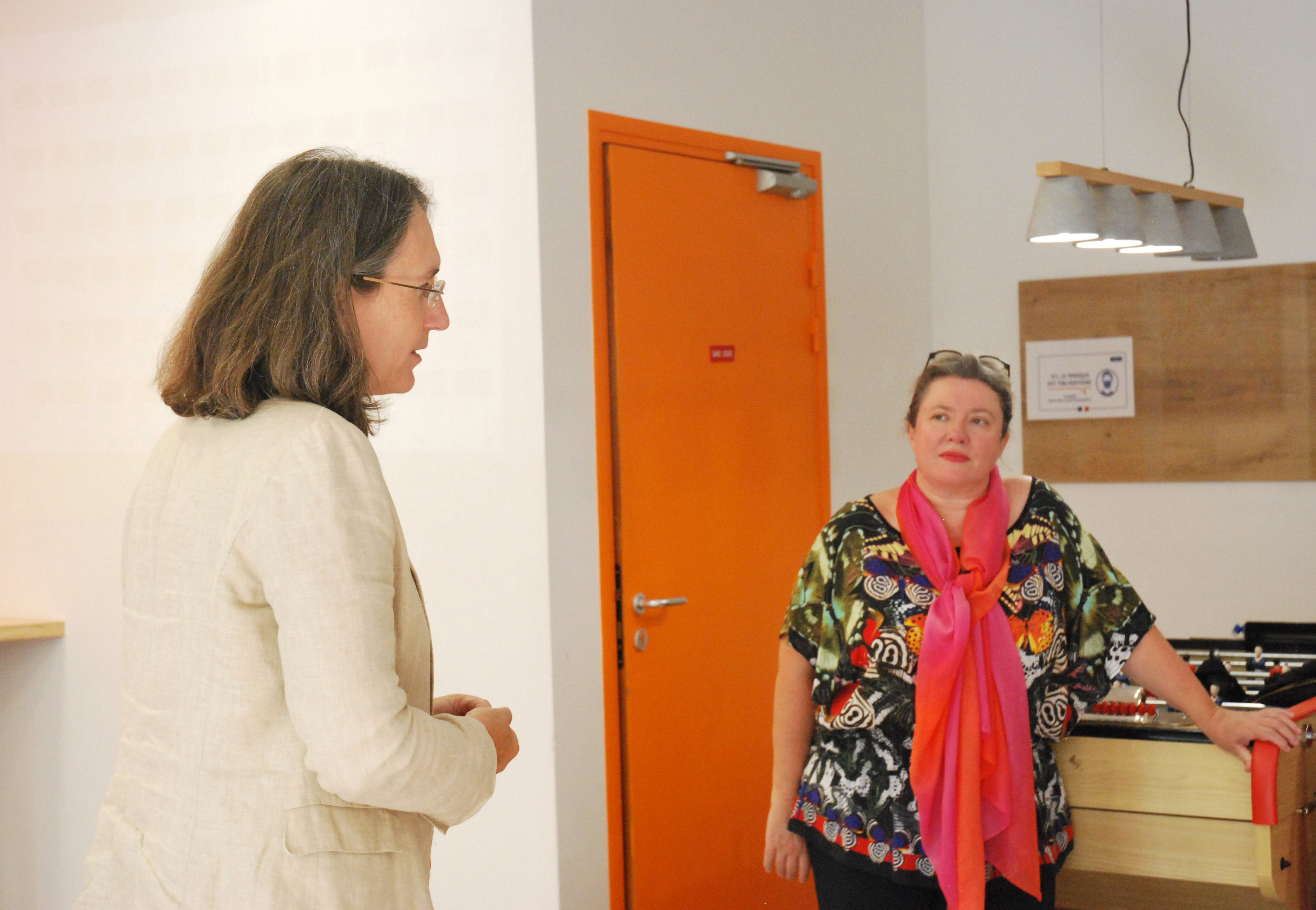 Sabine de Villoutrey, directrice de SUP des RH (gauche) et Sophie Cavaliero, scénariste (droite). - © RH Matin