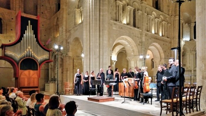 Un concert de l’édition 2019 dans l’Abbaye de Lessay. - © Charles Brossillon