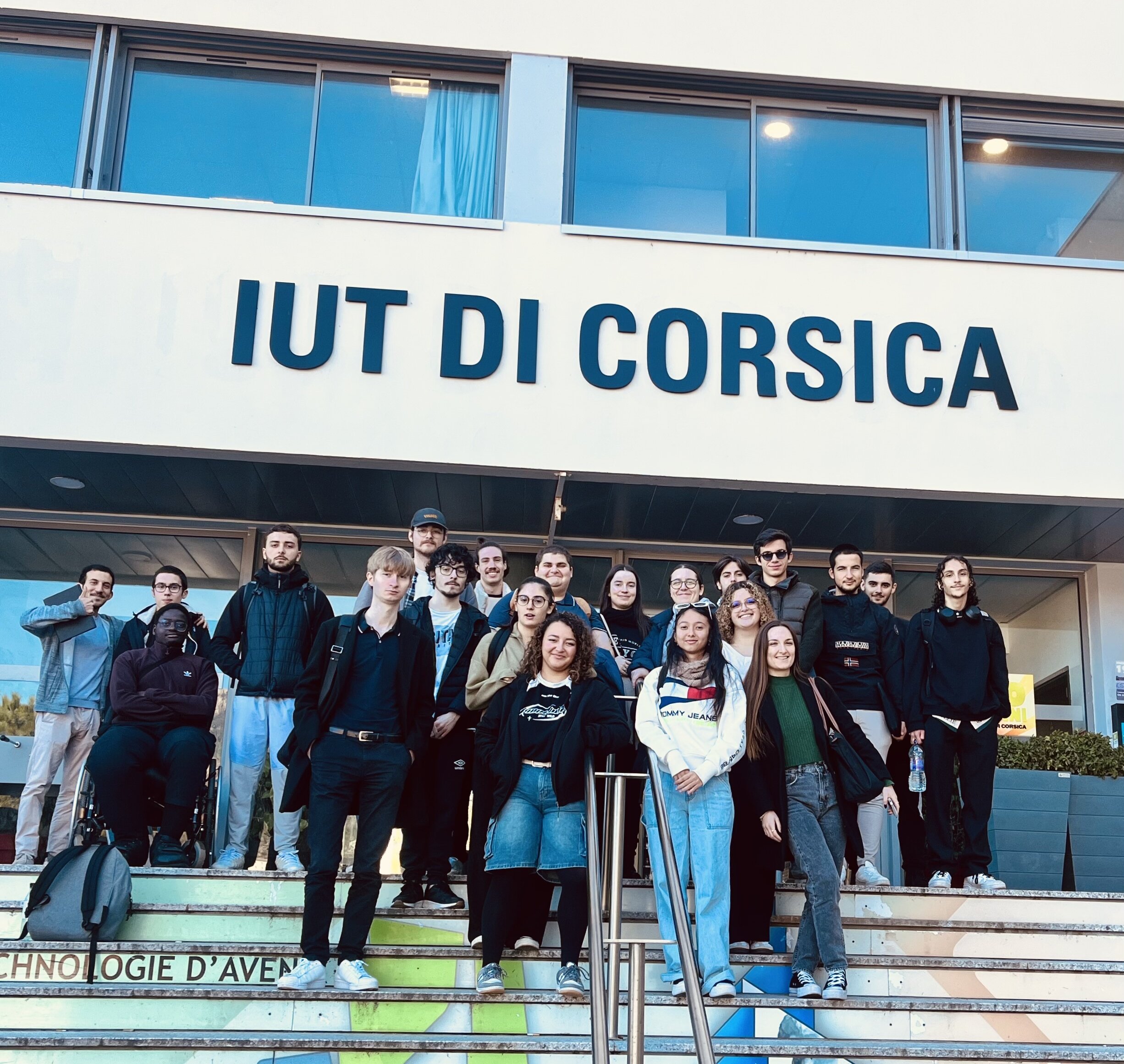 La majeure partie du budget correspond au séjour des étudiants (en Corse puis à Toulon). - © D.R.