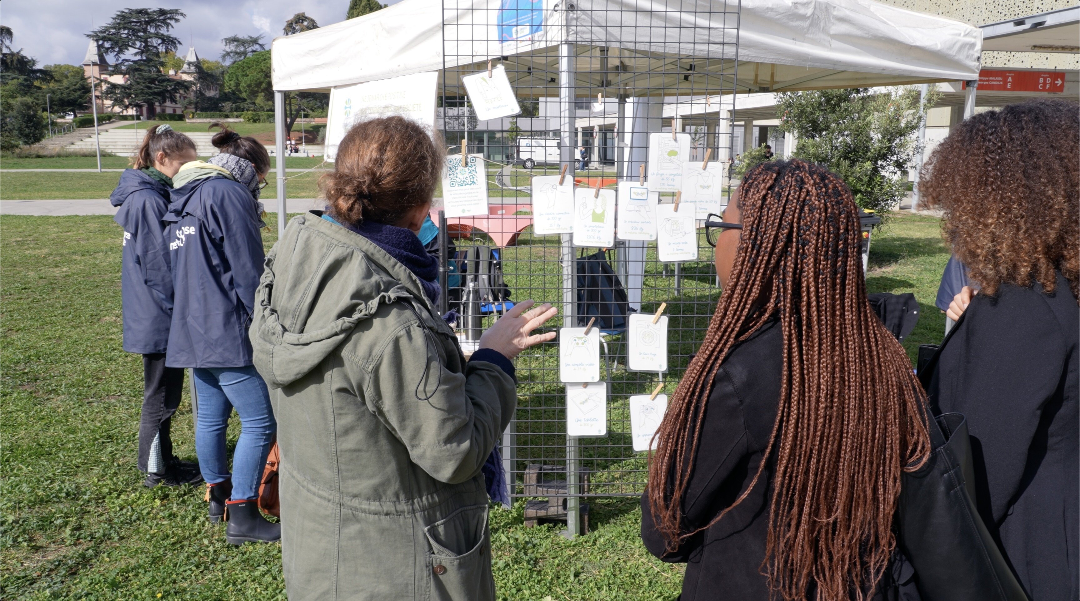 Conférences, fresques du climat ou encore ateliers de réparations de vélo ont été organisés lors du festival Futurs Proches. - © UT2J