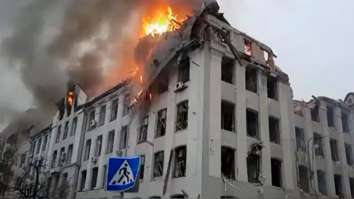 L’université de Kharkiv (Ukraine) en feu - © D.R.