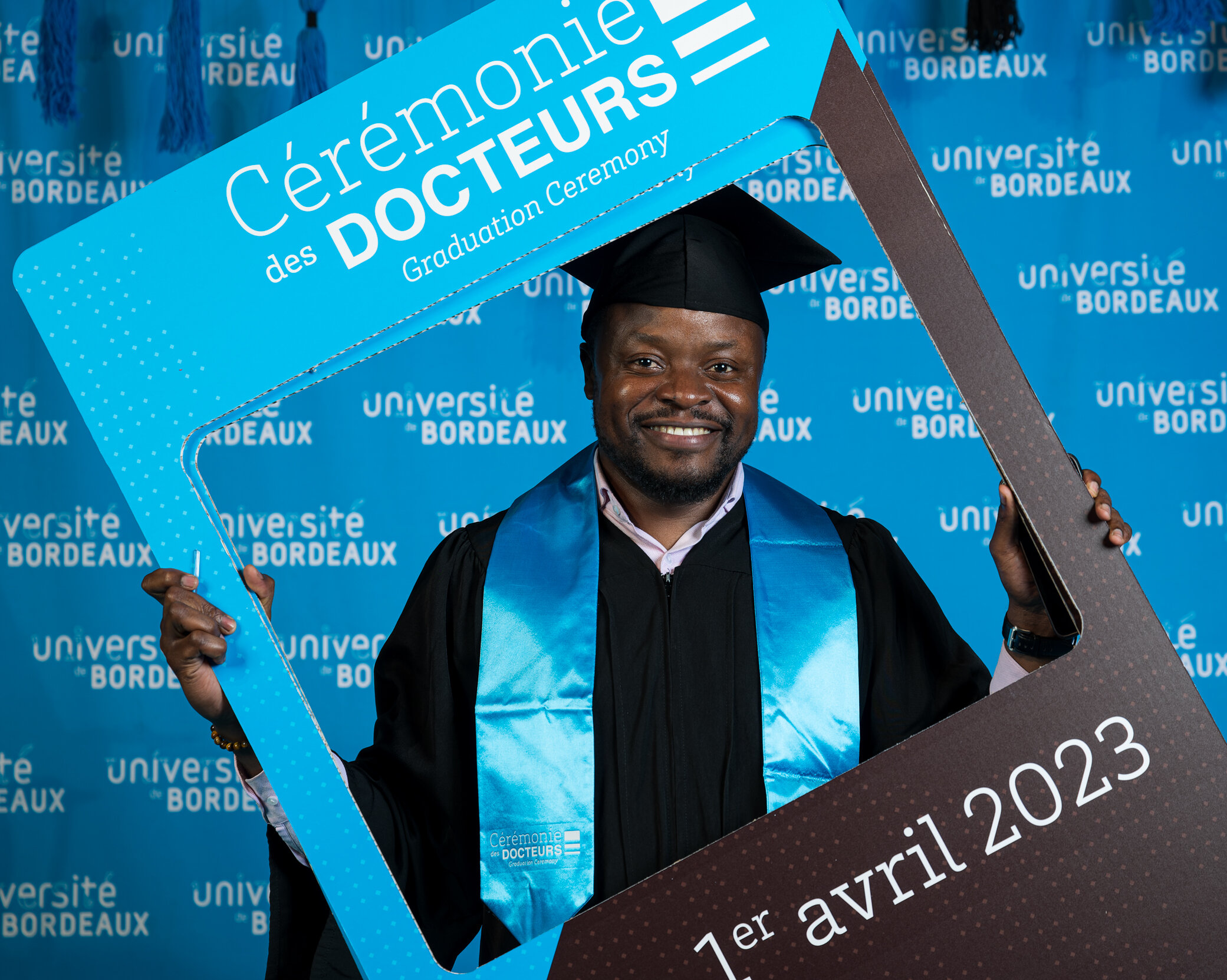 Pendant le cocktail de l’Université de Bordeaux, les docteurs pouvaient immortaliser cette soirée via un photobooth. - © Gautier Dufau | GDPhotos