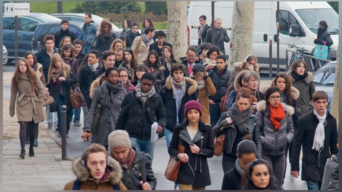 Quelles sont les qualités requises pour devenir directrice ou directeur de la vie de campus ?