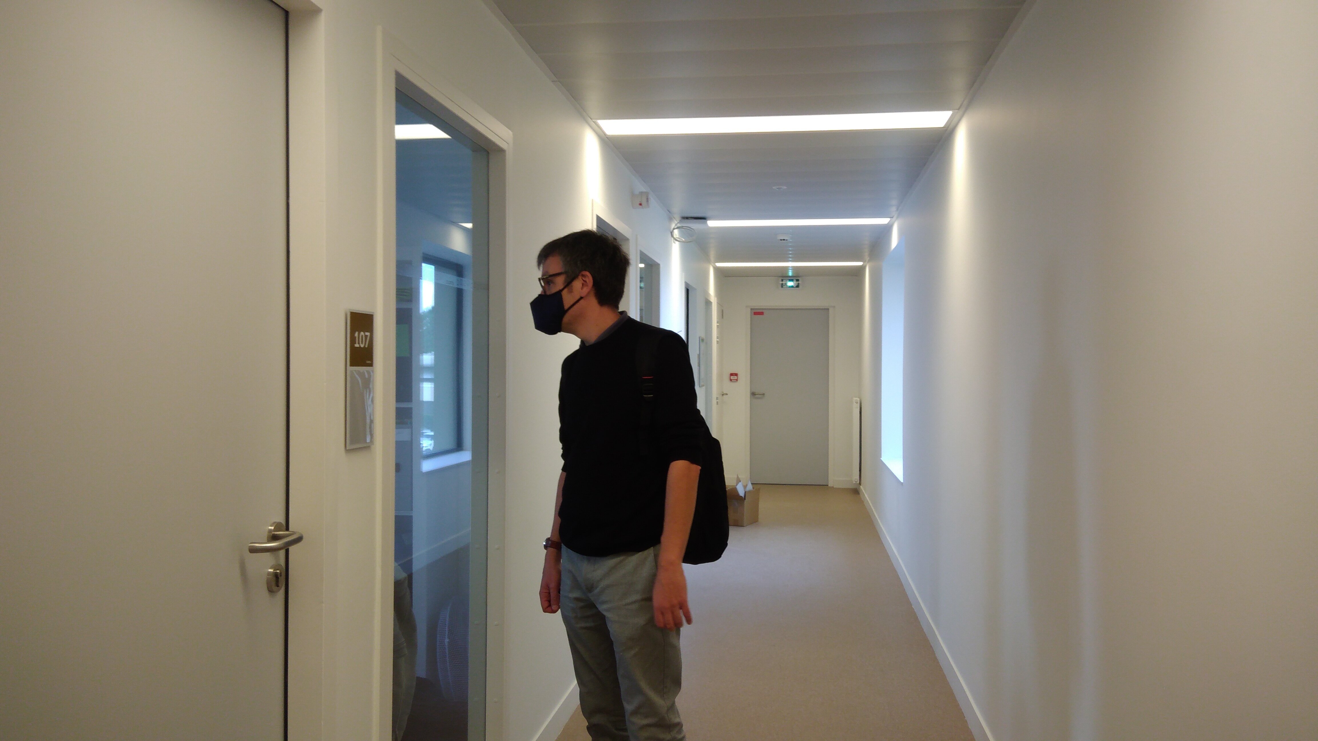 Alexandre Fournier visite une dernière fois la bibliothèque Le Cortex avant ouverture au public. - © IC - Campus Matin