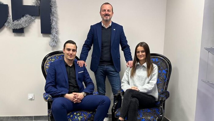 Christophe Dumortier travaille en famille avec sa fille, Maëlle, et son fils, Gaëtan. - © D.R.