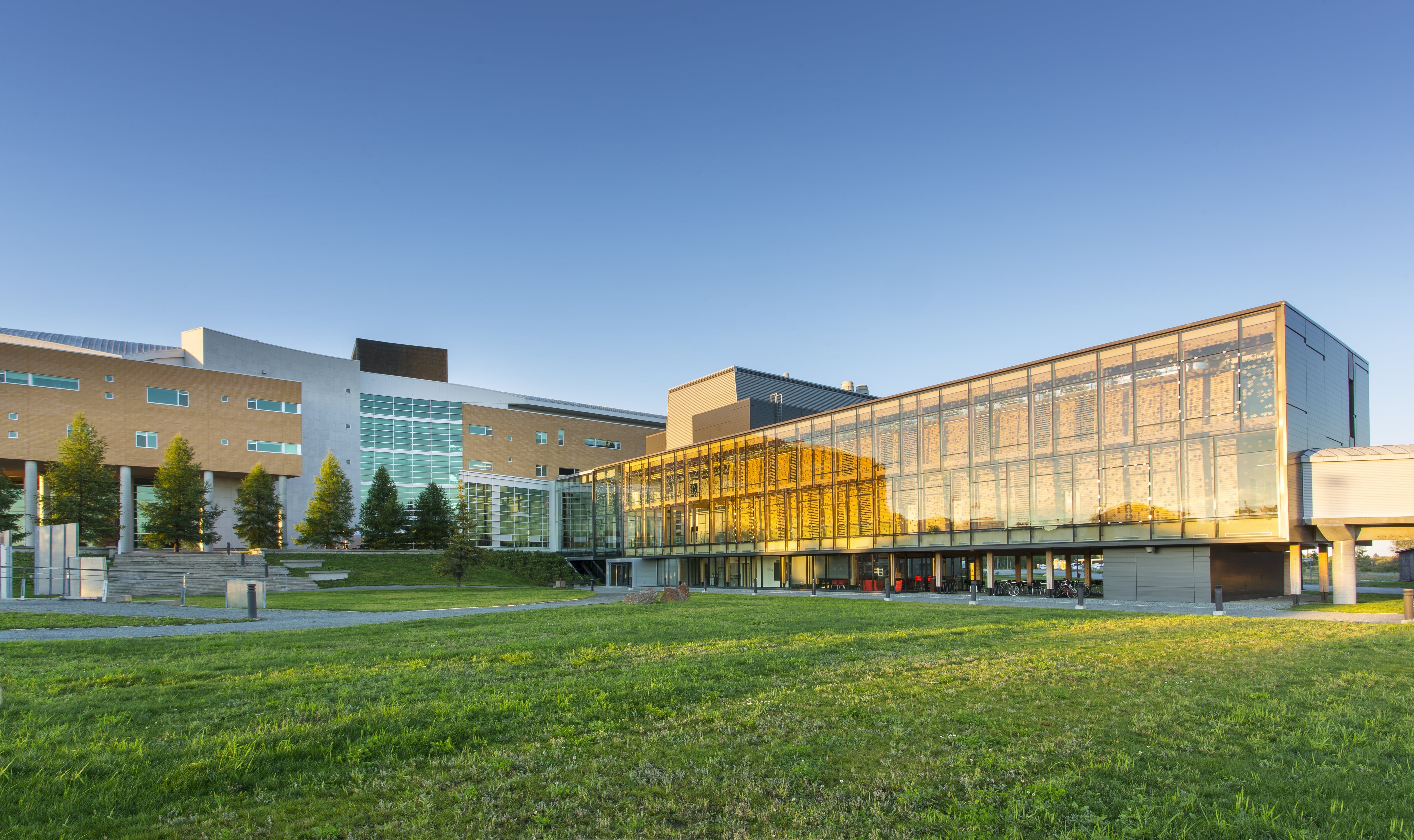 Dans l’université du Québec en Abitibi-Témiscamingue, le Campus de Rouyn-Noranda est équipé en matériel de qualité. © Mathieu Dupuis (UQAT) - © Mathieu Dupuis | UQAT