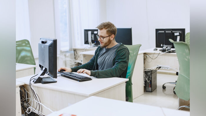L’ingénieur pédagogique apporte son expertise sur deux volets : numérique et pédagogique. - © Freepik/ prostooleh