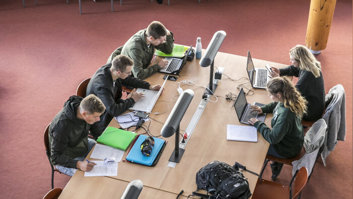 Débat : digitalisation accélérée des formations, stop ou encore ?