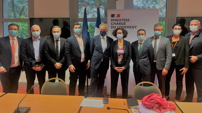 Emmanuelle Wargon en compagnie des dirigeants de réseaux de mandataires, le 6 décembre 2021 - © D.R.