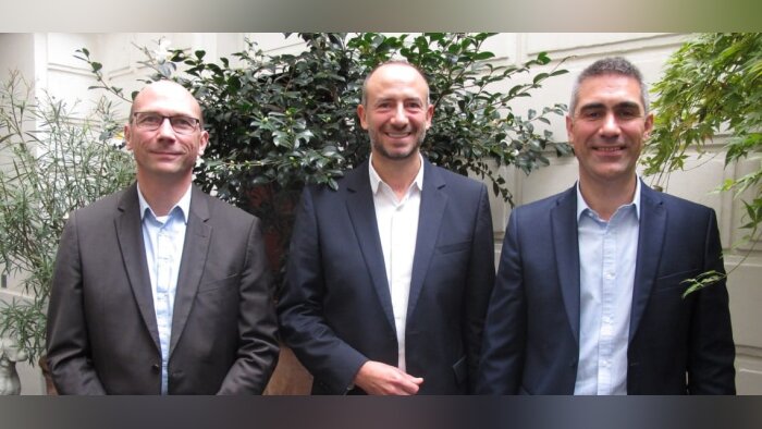 Sylvain Nowakowski, directeur marketing d’Adama France, Simon Cheylan, directeur général, et Romain - © D.R.