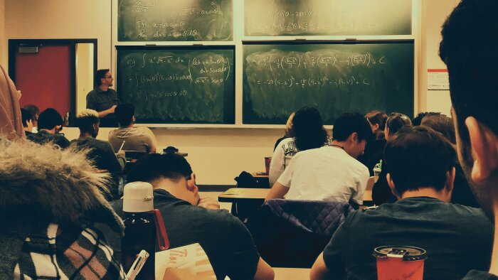 Le rôle des VP numérique et CFVU est clé pour adopter une stratégie d’IA au niveau de l’université. - © Unsplash/ Shubham Sharan