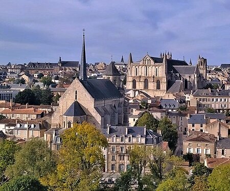 Le kick-off et le bootcamp auront lieu les 14 et 15 mai 2024 à Poitiers. - © Wikimedia Commons