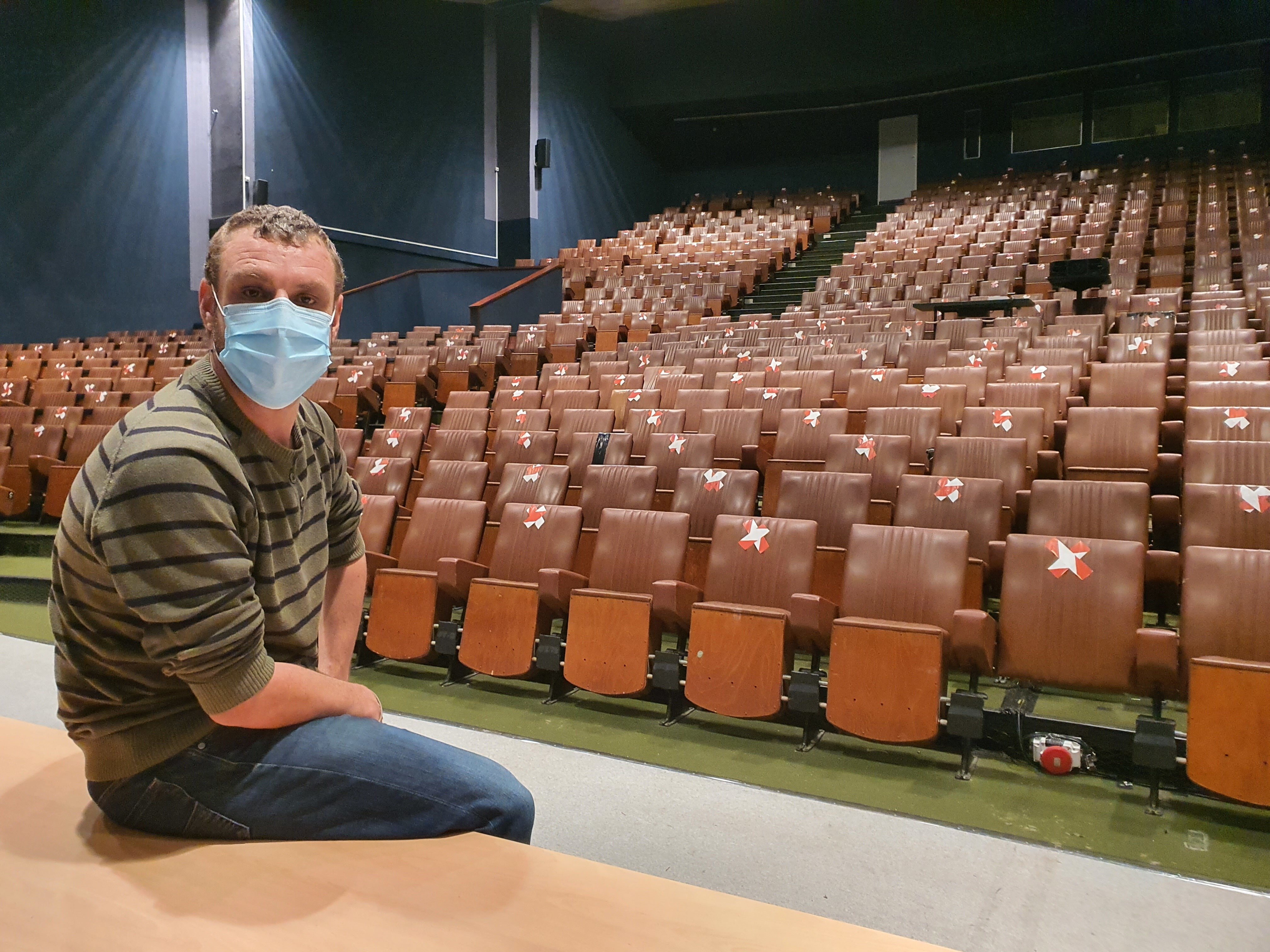 Jérémie Schneider a été pendant sept ans technicien audiovisuel à Science Po Grenoble - © Marine Dessaux