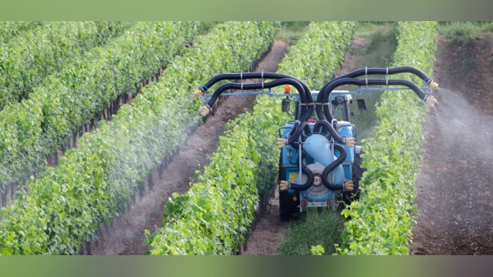 LI 700 STAR, pour mieux répondre aux règles de désherbage et épamprage en vigne