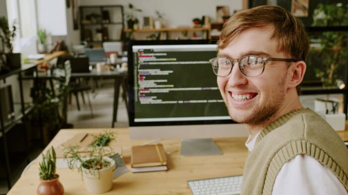 Accès à l’emploi pour les jeunes : partenariat entre la DGEFP et My Job Glasses - © D.R.