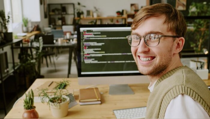 Accès à l’emploi pour les jeunes : partenariat entre la DGEFP et My Job Glasses - © D.R.